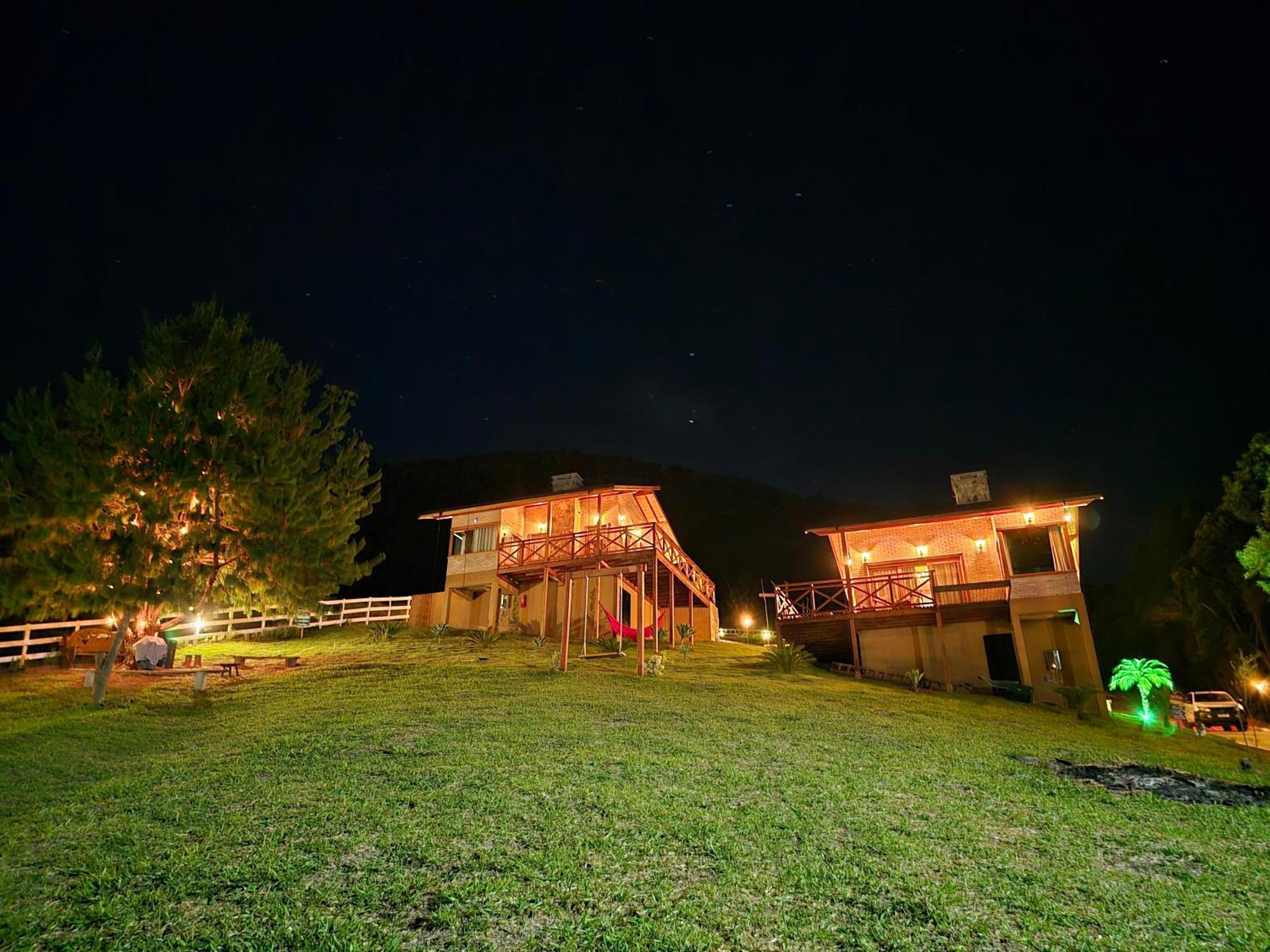 Quintal Oliveiras 山林小屋 *