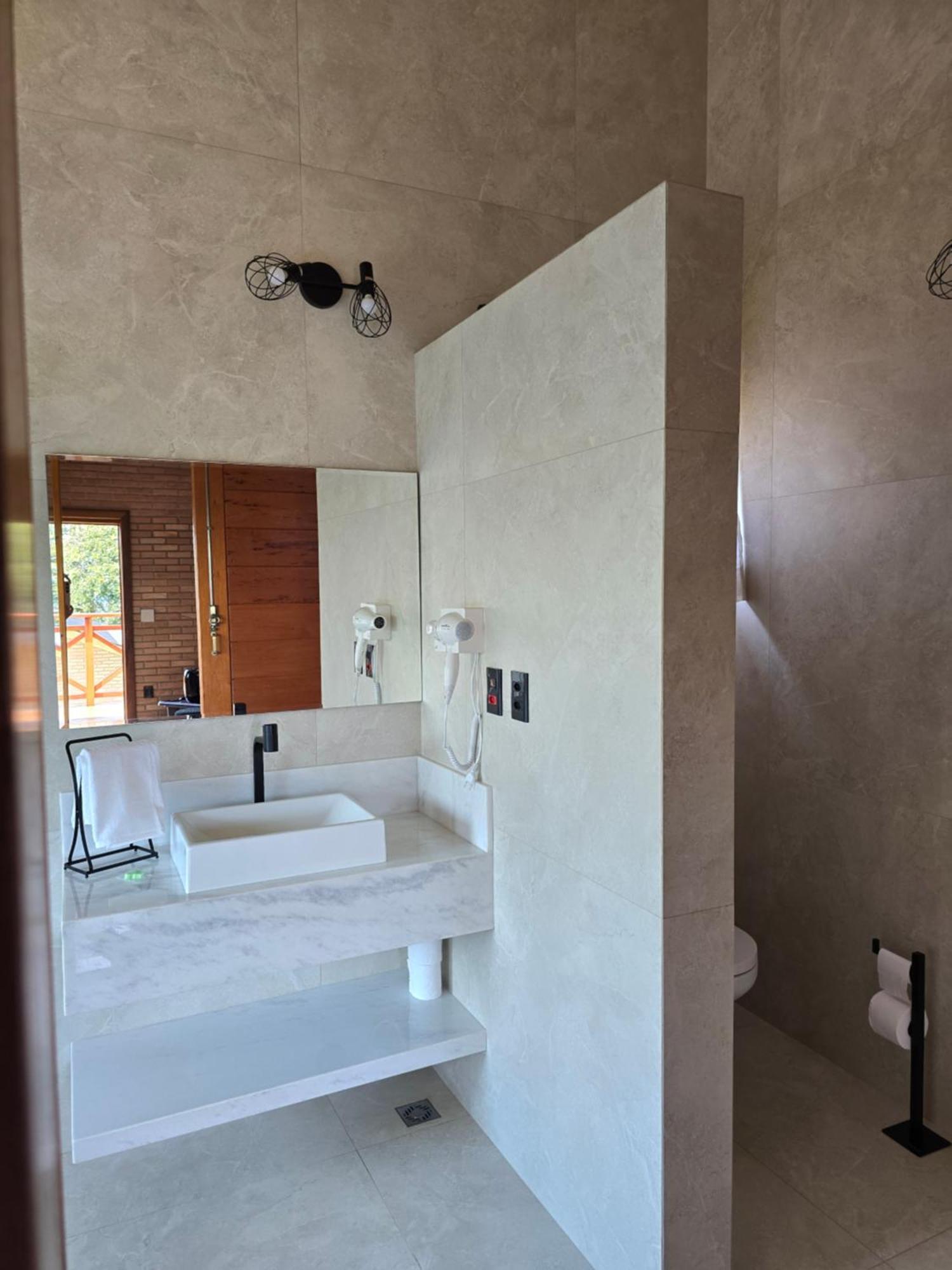 Quintal Oliveiras 山林小屋 *
